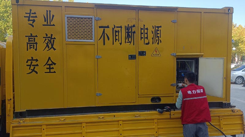常熟柴油发电机组和UPS电源配合使用时，如何避免切换过程中的电力中断？